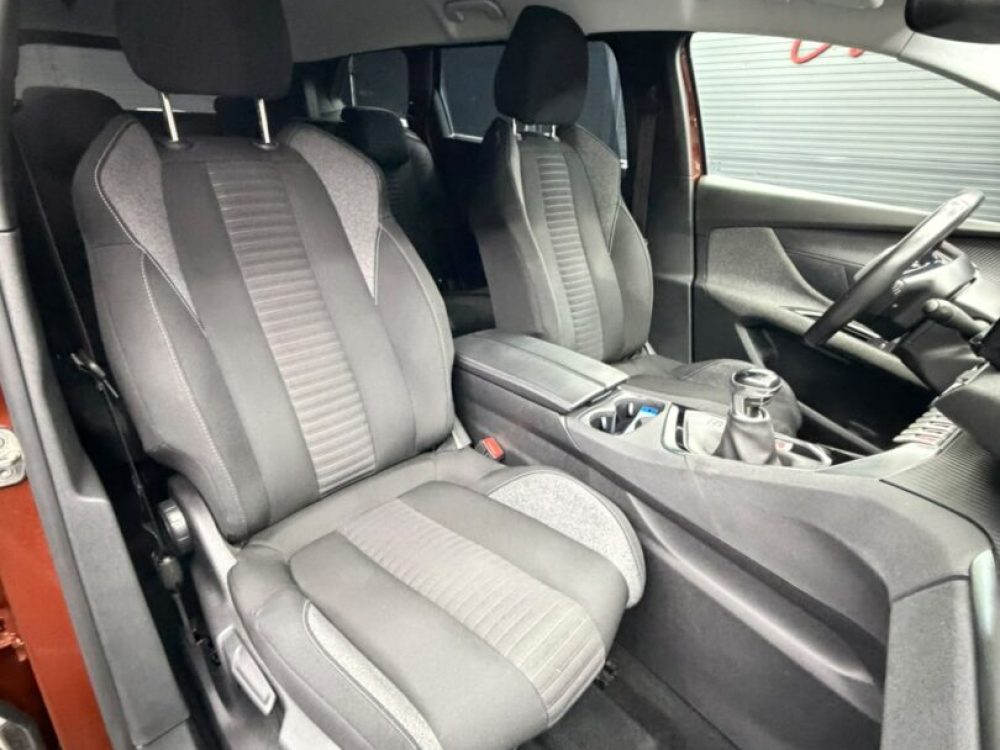 mercedes-benz-gla-200d-cutie-automata-navigatie-tva-deductibil-an-2023-copie