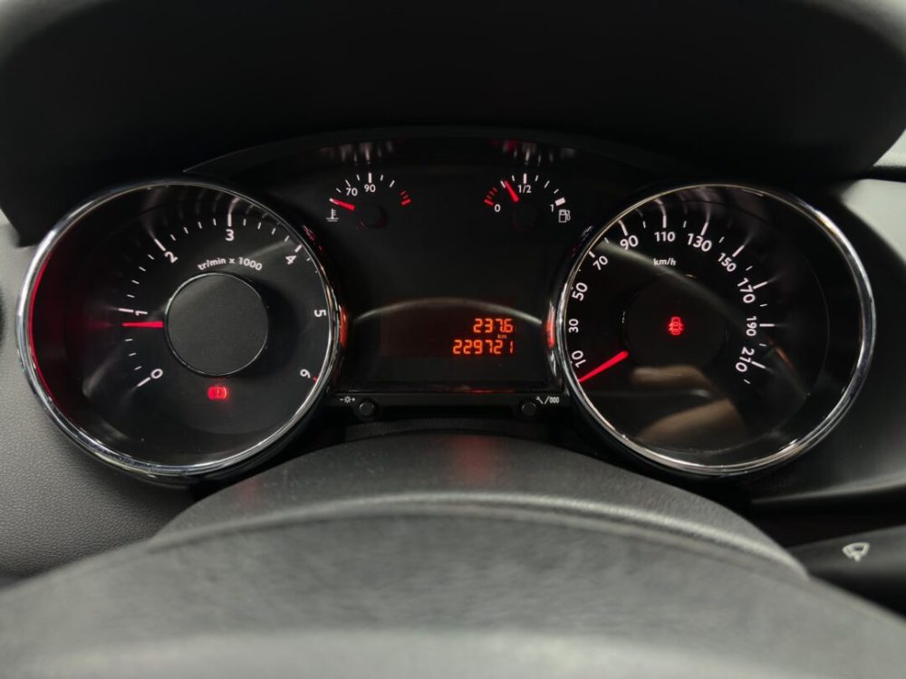 peugeot-5008-1-6-diesel-navigatie-7-locuri-an-2015-copie