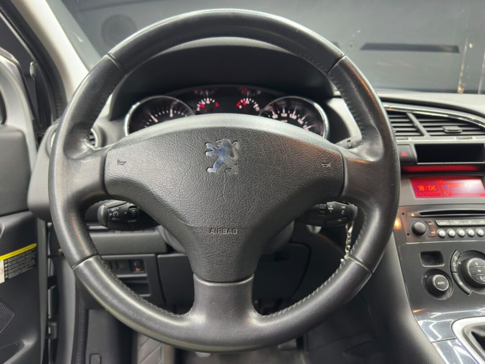 peugeot-5008-1-6-diesel-navigatie-7-locuri-an-2015-copie