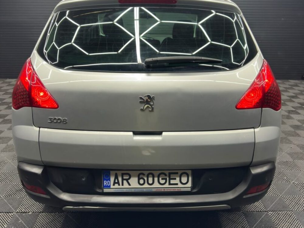 peugeot-5008-1-6-diesel-navigatie-7-locuri-an-2015-copie