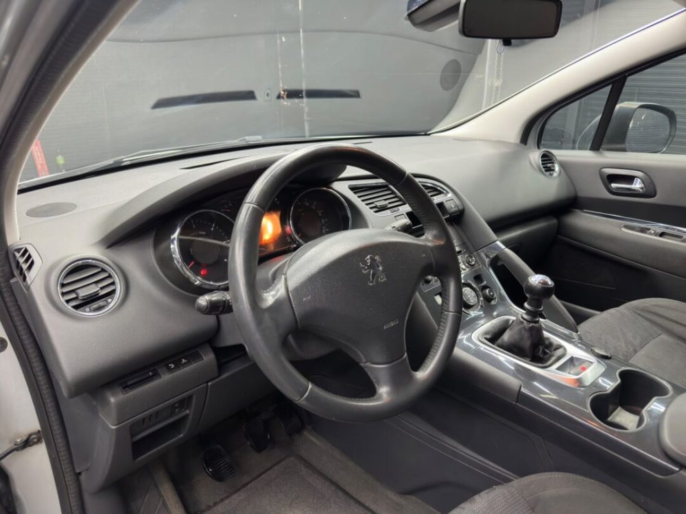 peugeot-5008-1-6-diesel-navigatie-7-locuri-an-2015-copie