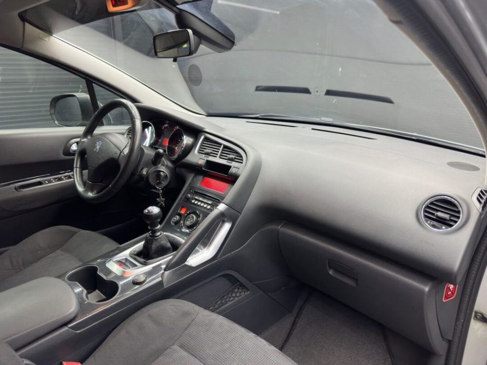 peugeot-5008-1-6-diesel-navigatie-7-locuri-an-2015-copie