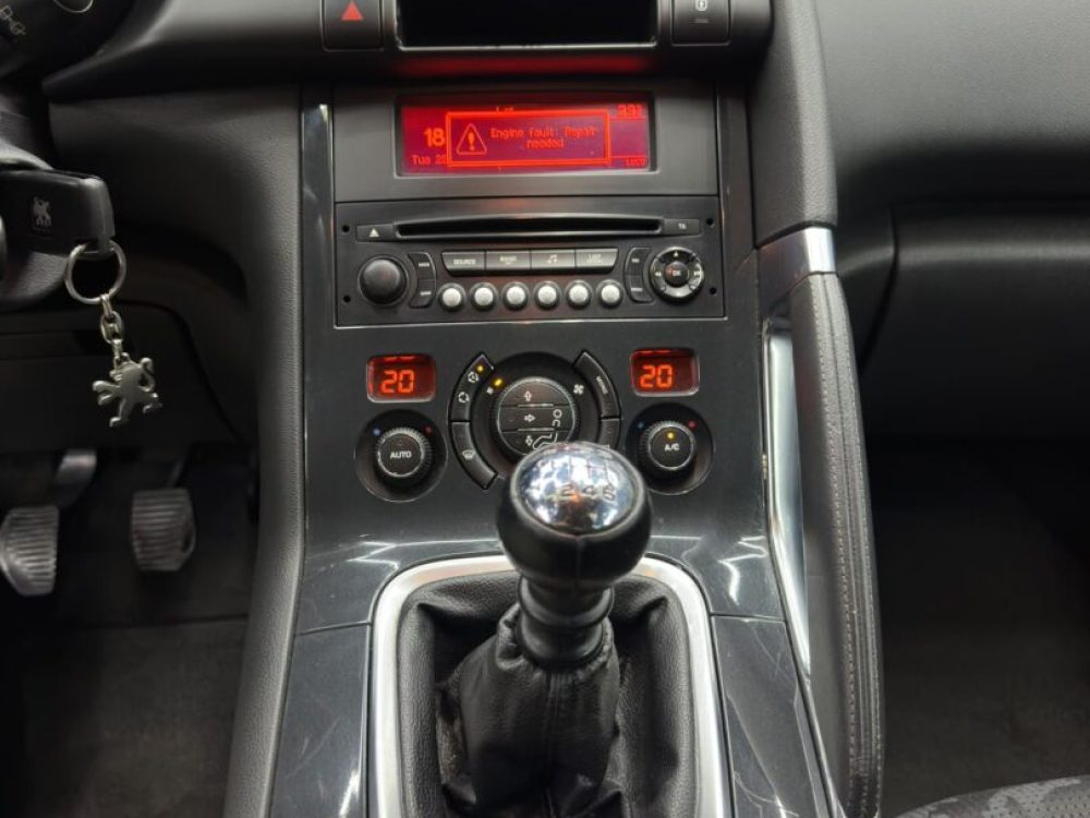 peugeot-5008-1-6-diesel-navigatie-7-locuri-an-2015-copie
