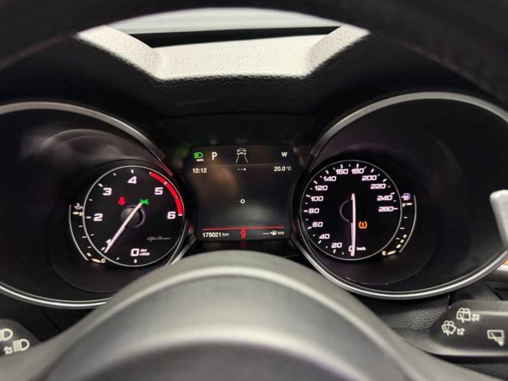 volkswagen-tiguan-2-0-diesel-navigatie-cutie-manuala-an-2016-copie